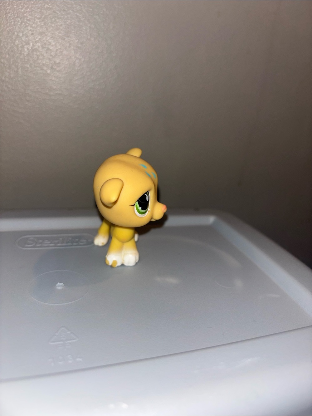 Littlest Pet Shop LPS #875 Yellow Greyhound Eye drop - Picture 3 of 9